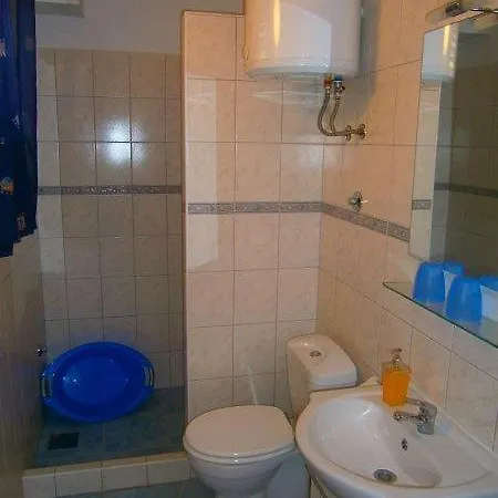 Markov Apartment *