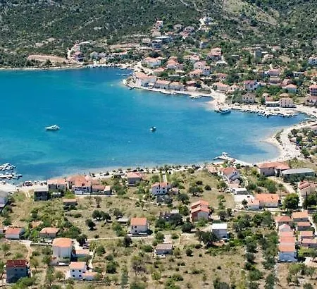 アパート Markov *